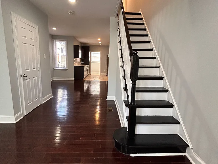 5223 Euclid St — Photo 10