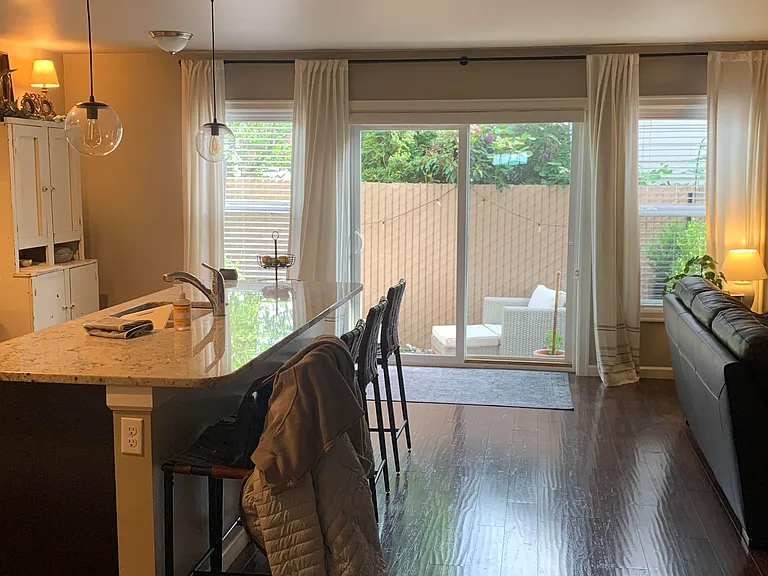 709 NE 2nd Ave — Photo 3