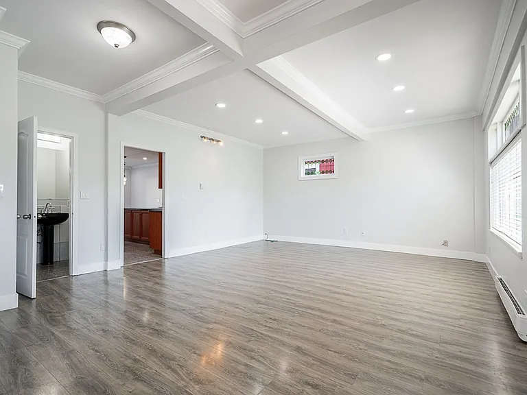 2915 W 5th Ave — Photo 2