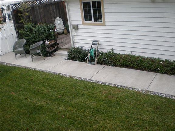 4th image of 956 Lakeview Way