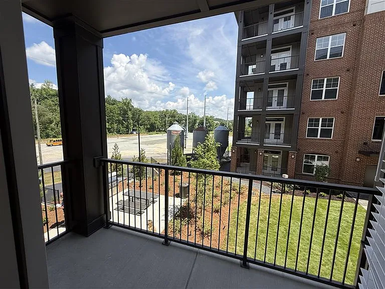 District on the Etowah Apartments — Photo 351