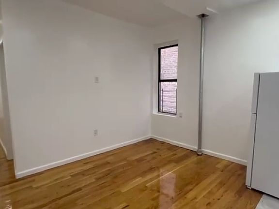 4th image of 2480 Elm Pl #1E