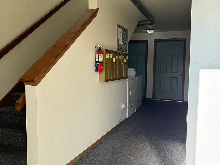 1007 S Lake St — Photo 2