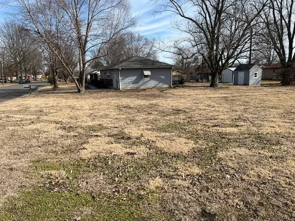 Shamrock Dr, Marshall, MO 65340