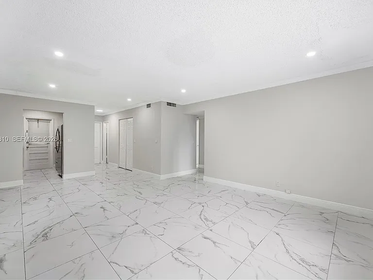 5450 Hollywood Blvd #203 — Photo 6