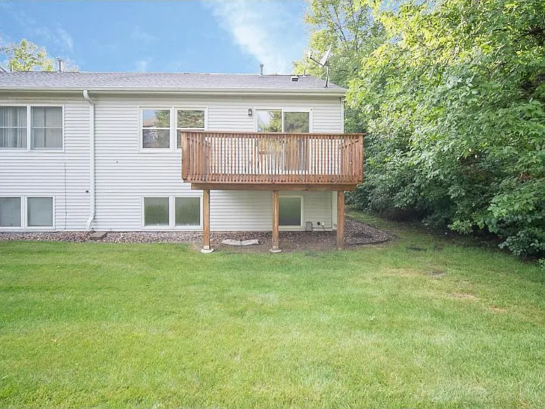 5424 Egan Dr — Photo 2