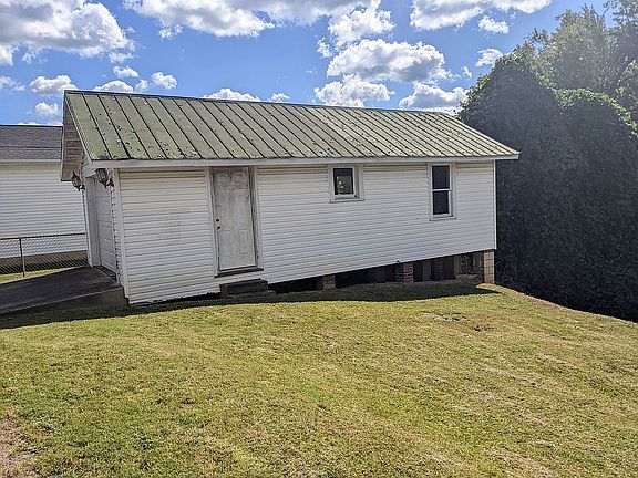 Detached garage workshop