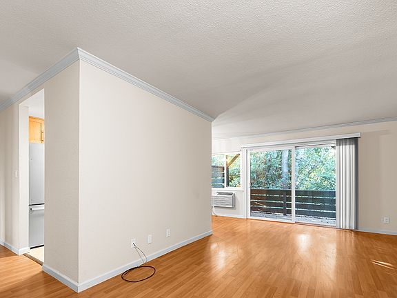 3rd image of 363 Masters Ct APT 1