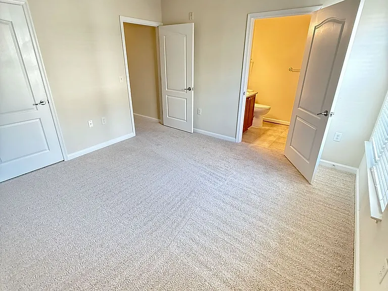 Clairmont at Farmgate — Photo 48