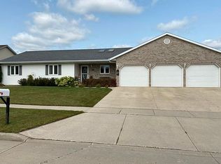 4410 Deerfield Ln, Manitowoc, WI 54220