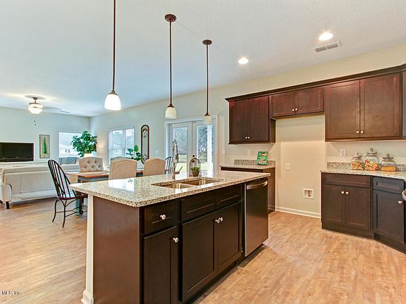 5th image of 417 Harley Dr