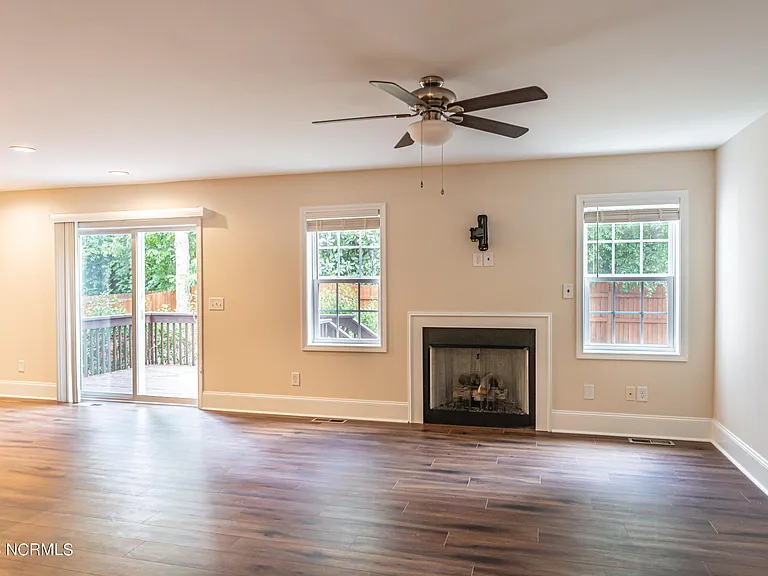 545 N Saylor St — Photo 5