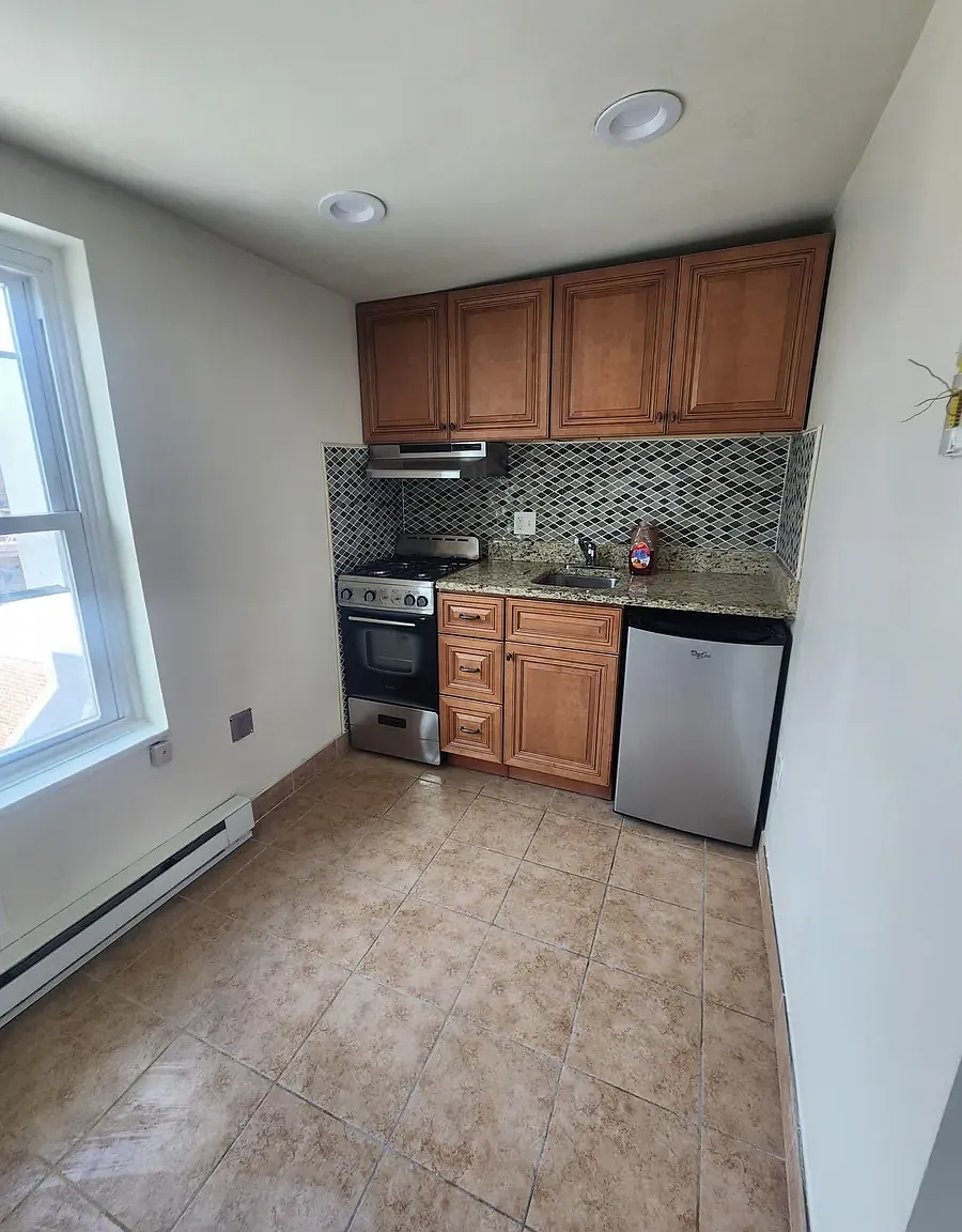 240 S 22nd St — Photo 2