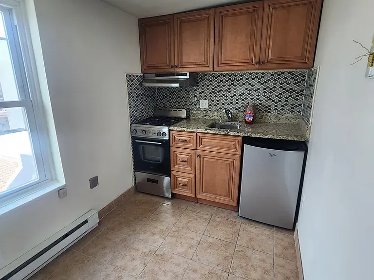 240 S 22nd St — Photo 2