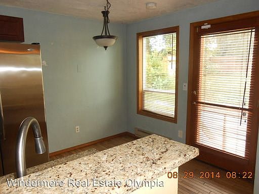 4th image of 2517 NE Prospect St