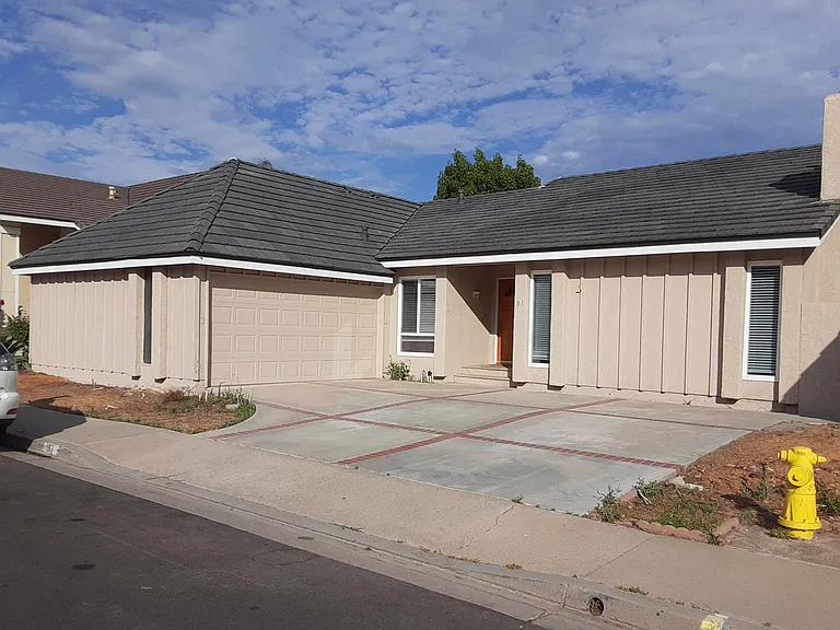 51 Red Rock — Photo 1