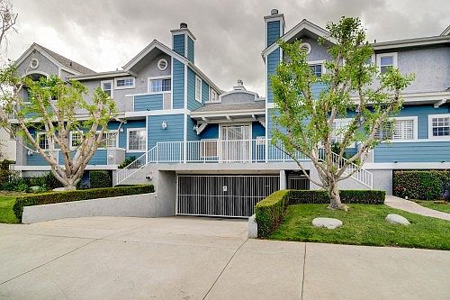 1st image of 13030 Moorpark St APT 7