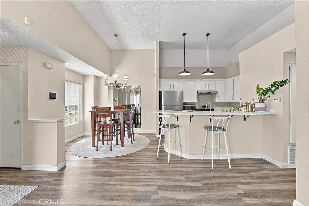 2 bed, 1.5 bath, 931 sqft, $2,950 — Photo 4