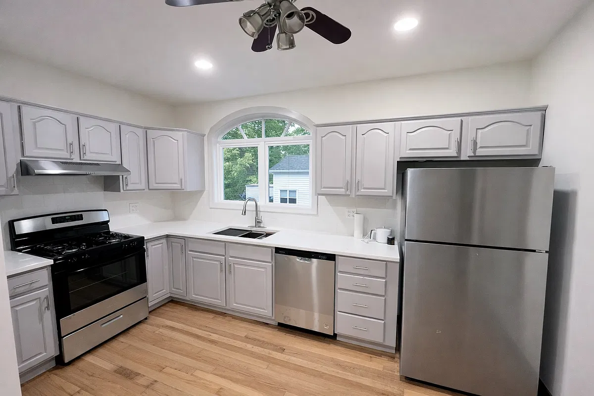 Building Photo - 5833 W Peterson Ave #1
