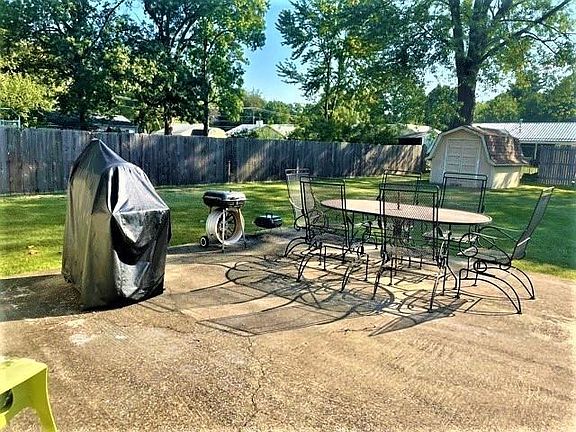3rd image of 1642 Columbian Ave