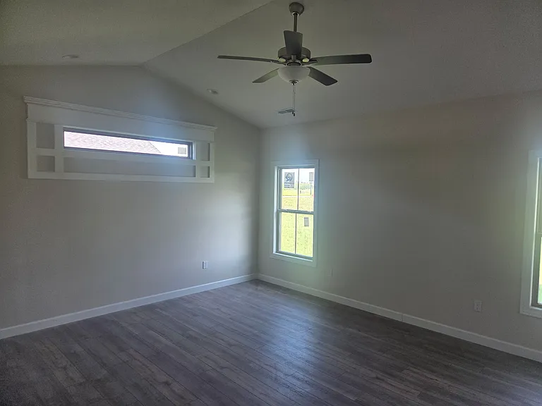 305 Andorah Dr — Photo 7