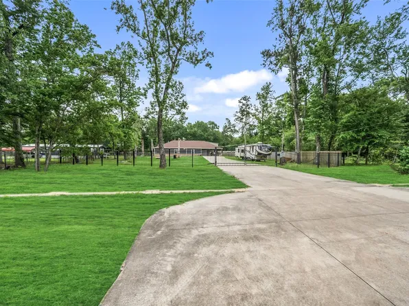 90 County Road 3563, New Caney, TX 77357