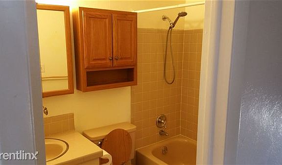 3rd image of 1425 Sanderson Ave