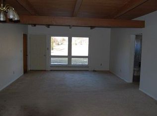 1603 Parkside Ct, Freeport, IL 61032