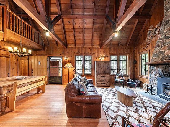 5th image of 2555 Finch Ln