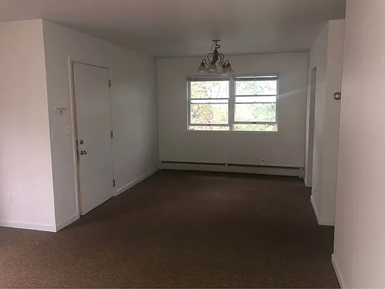 406 Hillview Pl — Photo 3