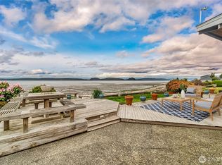 739 Bay Front Ln, Oak Harbor, WA 98277