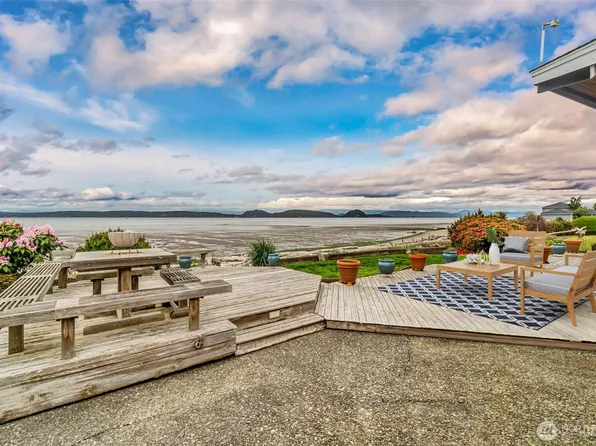 739 Bay Front Lane, Oak Harbor, WA 98277