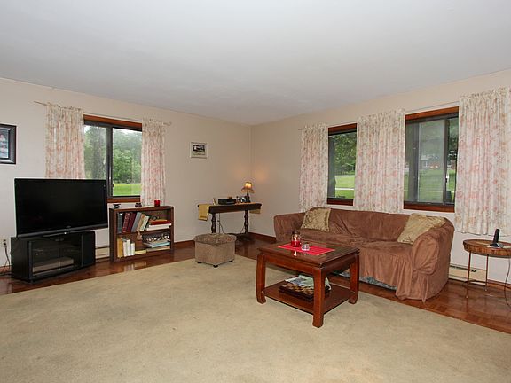 5th image of 14 Fawn Dr