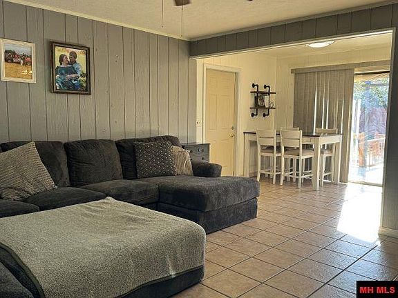4th image of 2100 Driftwood Dr