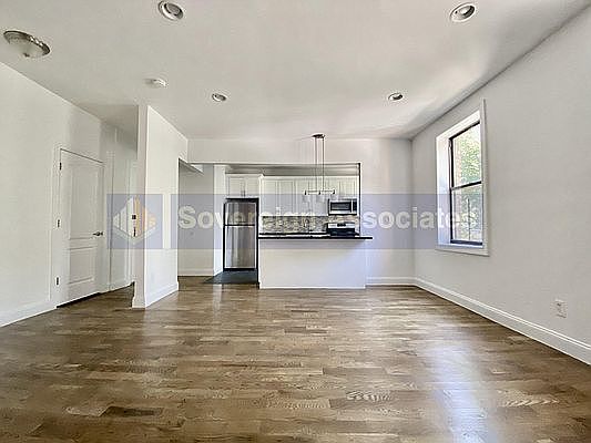 2nd image of 165 Pinehurst Ave #1G1