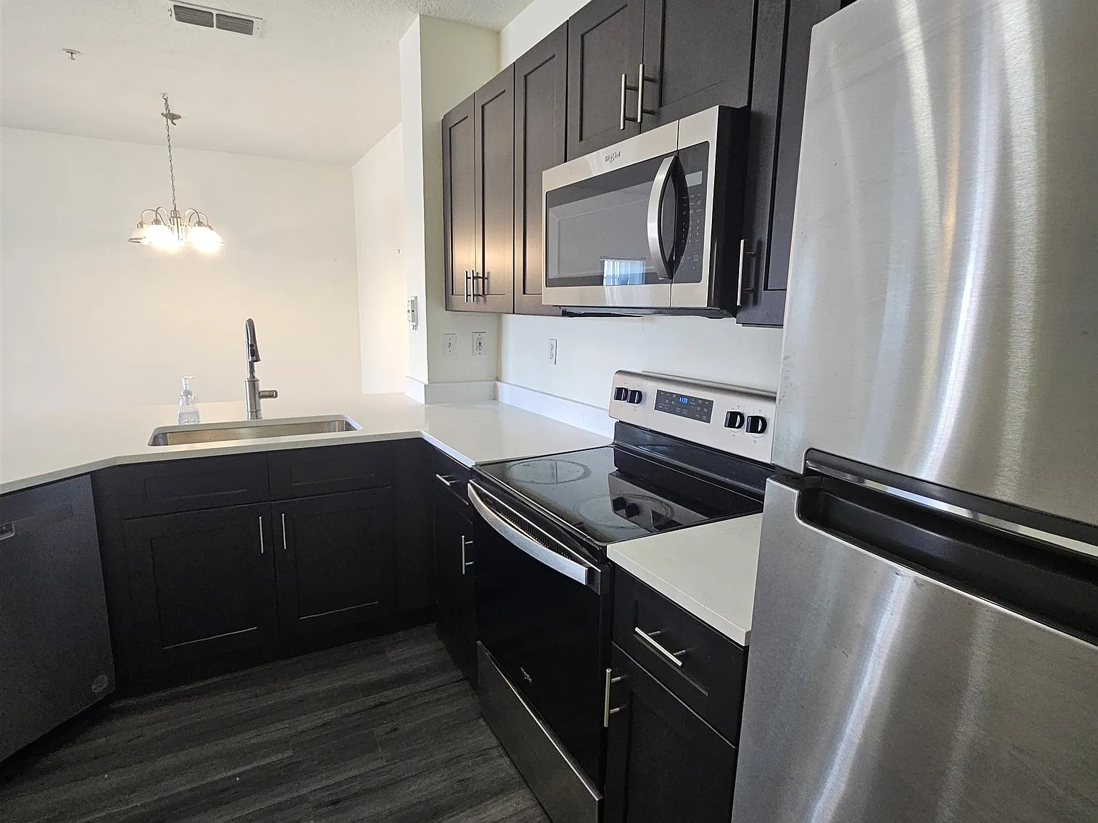 1 bed, 1.0 bath, 832 sqft, $1,450 — Photo 4