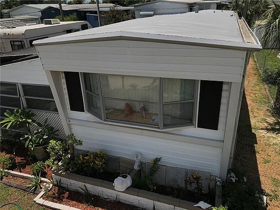 2nd image of 1851 Holiday Dr
