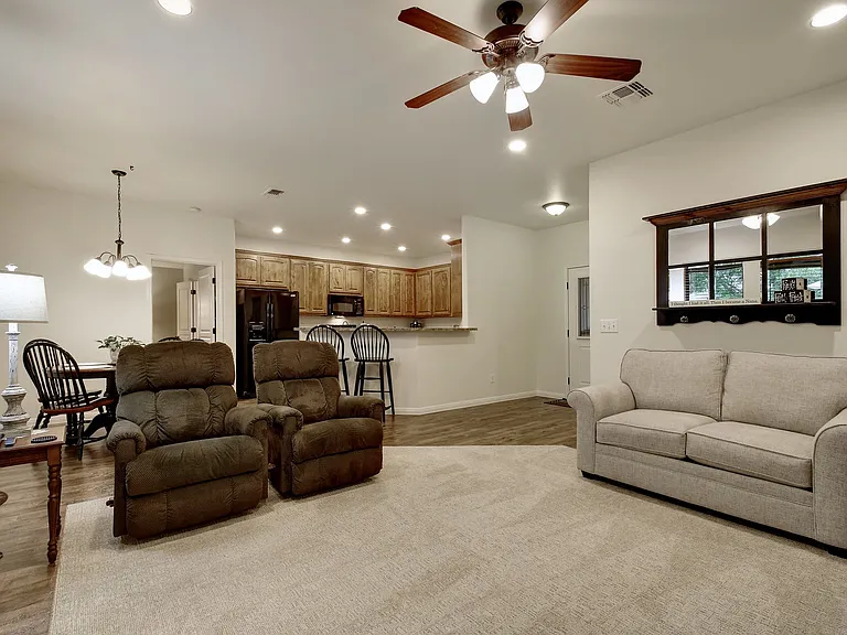 2251 Hazelwood Dr — Photo 3