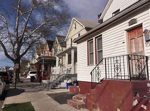 2nd image of 208 1st St