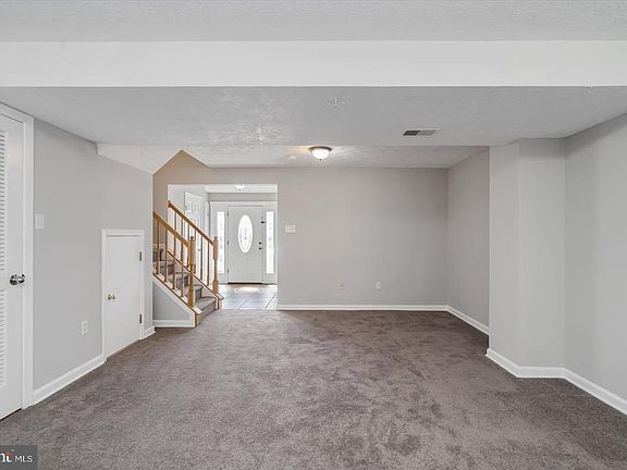 3rd image of 1057 Jeanett Way