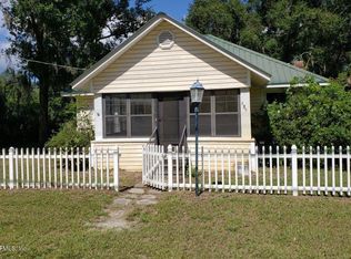 685 3rd Ave, Welaka, FL 32193