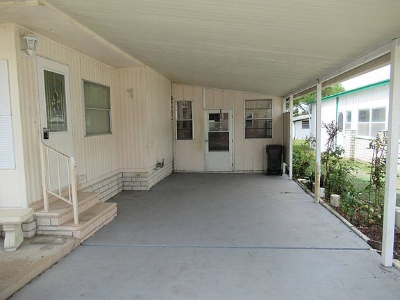 3rd image of 412 Gardenwood Pl
