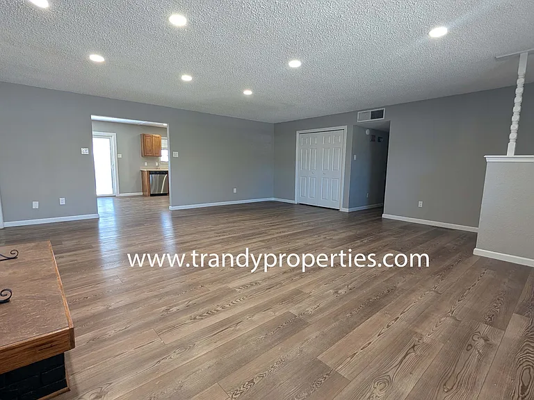601 Rosa St — Photo 4