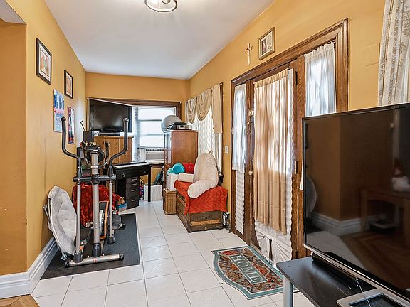 5th image of 3162 Philip Ave