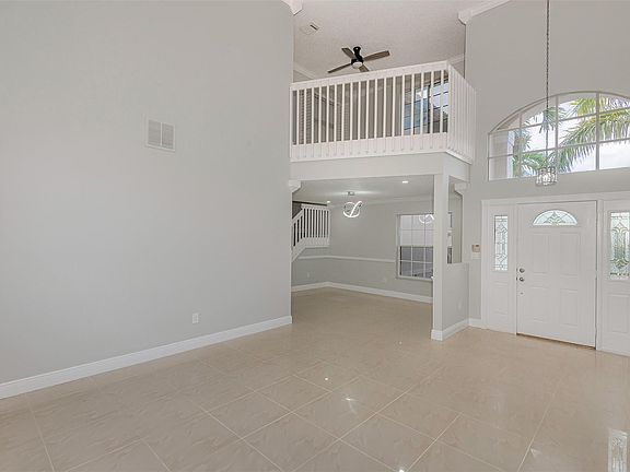 4th image of 1040 NW 191st Avenue