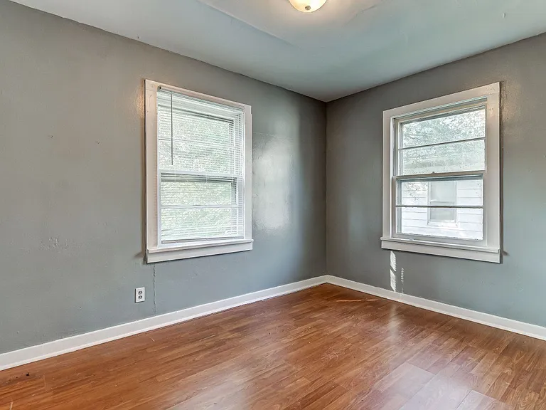 759 E Lawrence St — Photo 14
