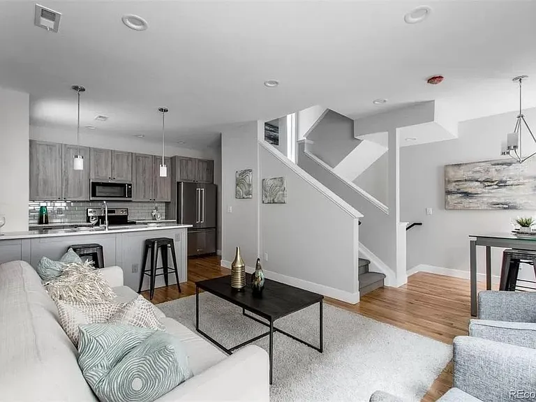 1733 Irving St — Photo 1