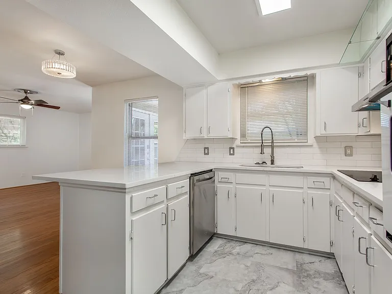 7475 Brentcove Cir — Photo 12