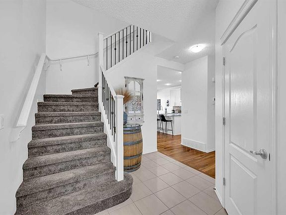 4th image of 30 SW Cranarch Vw SE