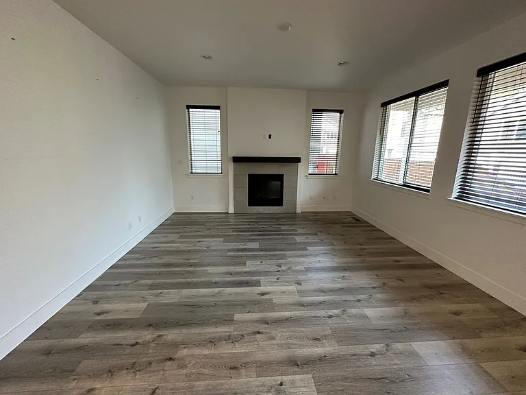 968 213th Ave — Photo 2